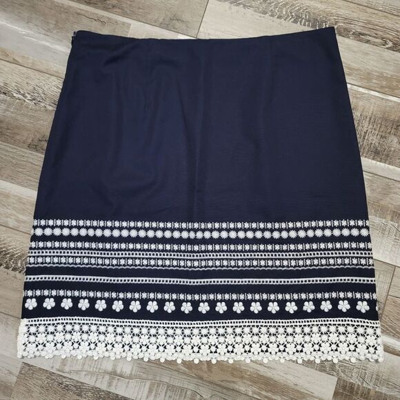 Brooks Brothers Navy Blue Mini Skirt Lace Trim Size 8 - Picture 2 of 8